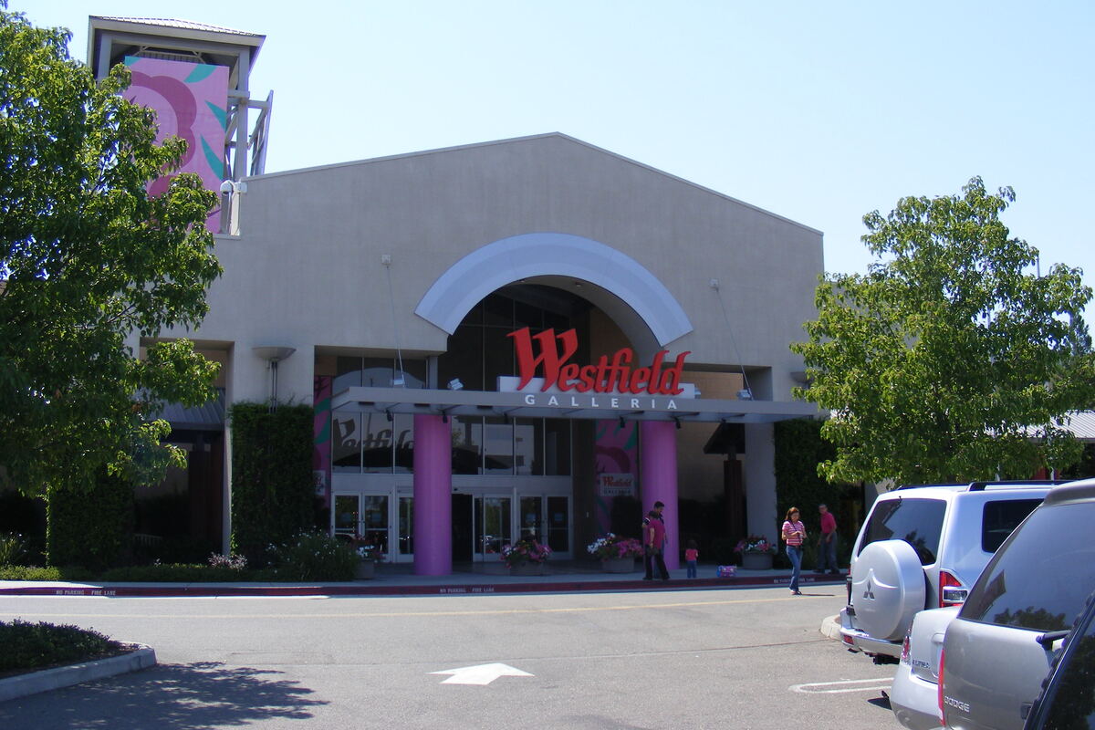 Entrance of the Westfield Galleria shopping mall in Roseville, California